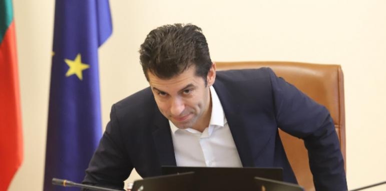 Премиерът Кирил Петков бе възпят в рими Пенсионерка написа ода за